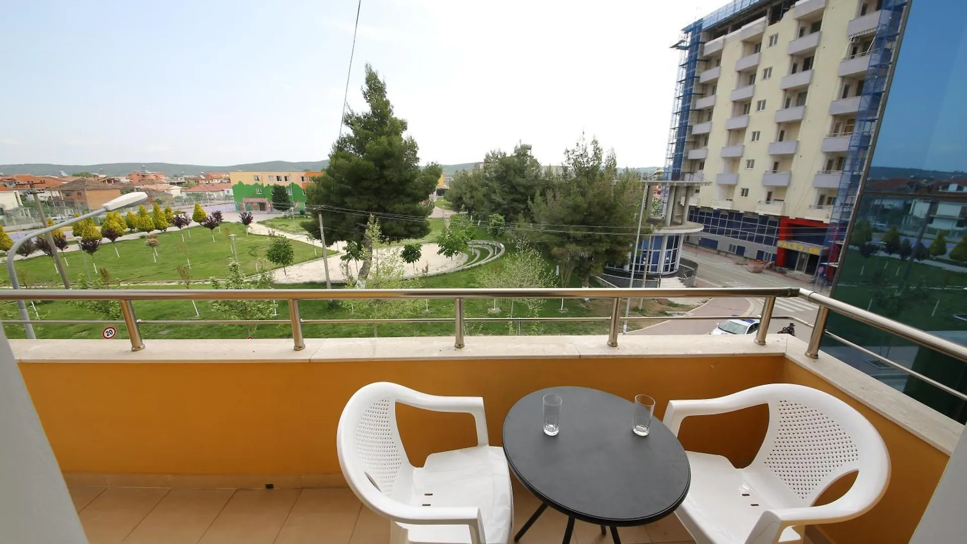 Andrea Bashuri Hotel Divjake